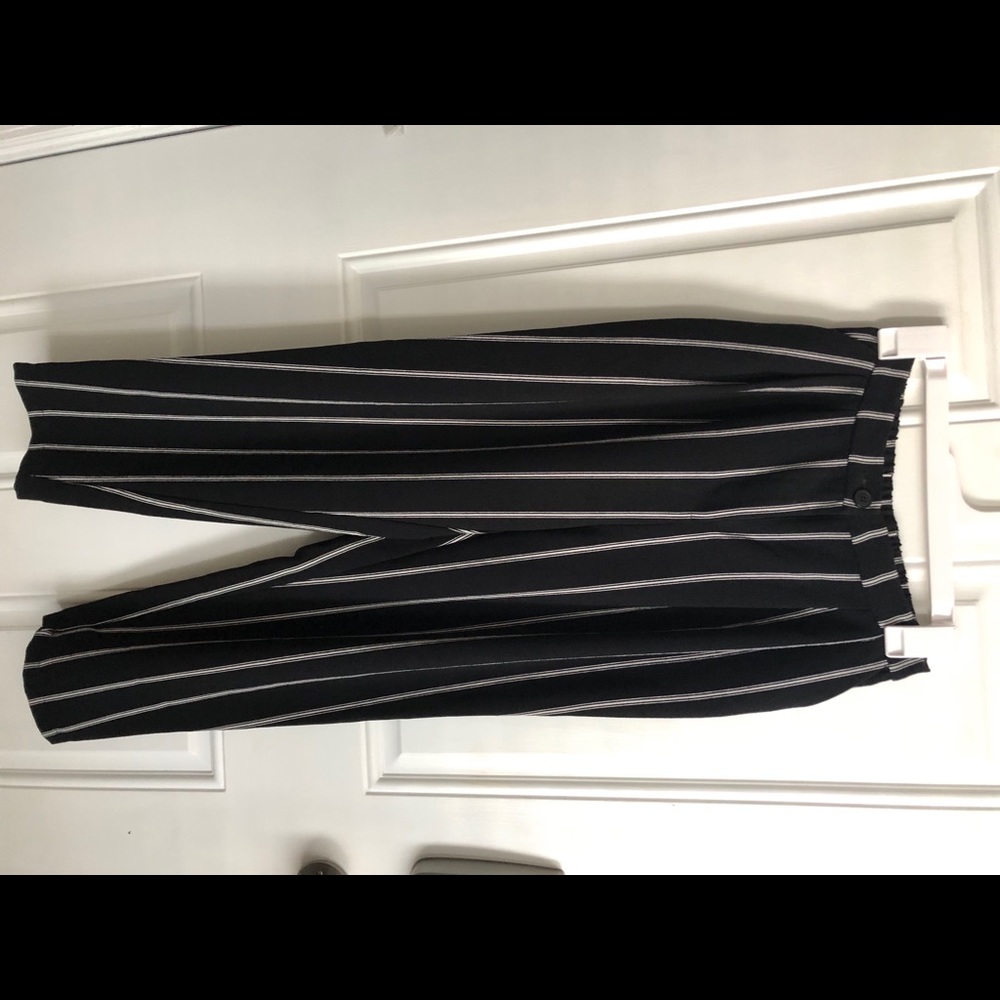 Black stripped cropped pants 4